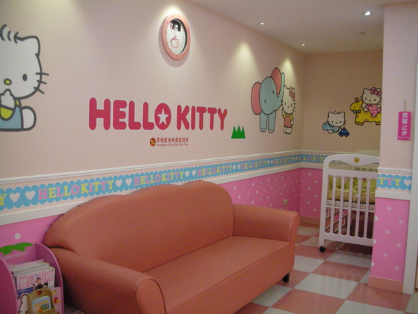 滿是HELLO KITTY的育嬰室！