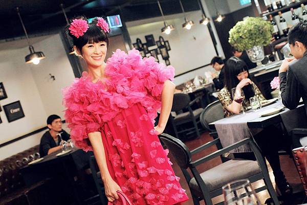 02 劇照_《非常幸運》女主角章子怡飾演宅女蘇菲 (1)