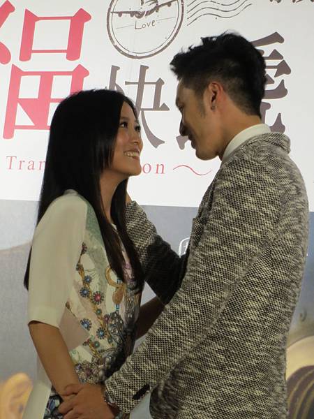 《幸福快遞》_張雁名與卓文萱深情對望