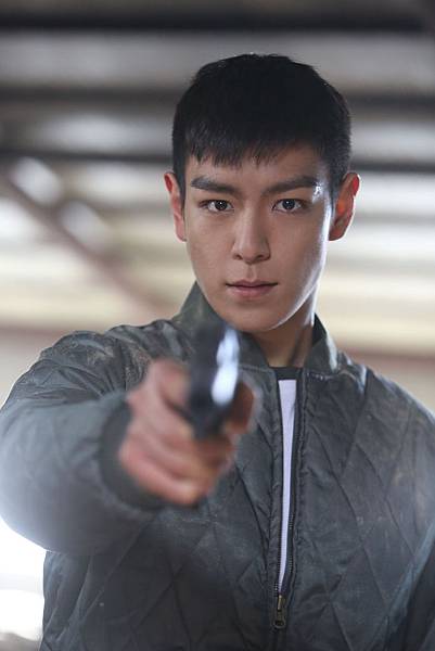 劇照_《同窗生》男主角明勳(T.O.P飾) 接替父親的任務成了殺人工具拯救自己與重病的妹妹