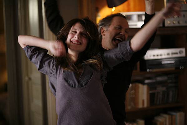 Paris-劇照11_歷史教授與女學生歡心雀躍