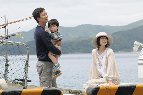 photo08-松雪泰子與椎名桔平一家三口