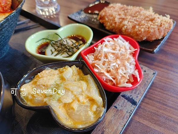 【食記】「新丼」$180厚切豬排飯超大一份，絕對滿足！湯、飲