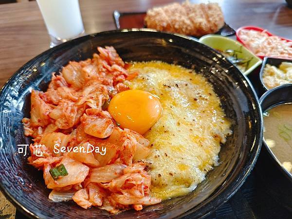 【食記】「新丼」$180厚切豬排飯超大一份，絕對滿足！湯、飲