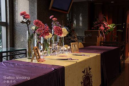婚禮佈置-紫色接待桌