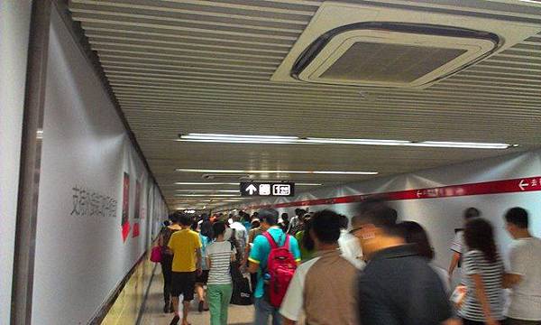 北京趕急的地鐵人群