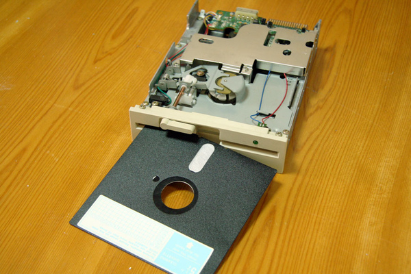 翻箱倒櫃3 古早5 25吋軟碟機 Bob S Blog 痞客邦