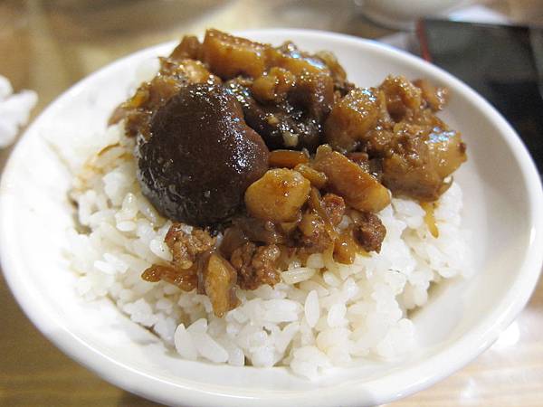 高雄鹽埕區=<食>旗津美女ㄟ麵店~一吃成主顧,美味好喜歡=-旗津美女ㄟ麵店 高雄鹽埕區=<食>旗津美女ㄟ麵店~一吃成主顧,美味好喜歡=-旗津美女ㄟ麵店