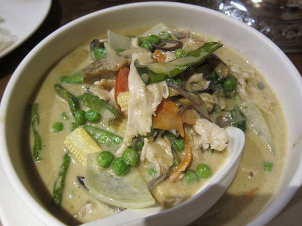 高雄苓雅區=<食>新泰城成功店~去不了泰國就吃泰國料理吧=-新泰城 高雄苓雅區=<食>新泰城成功店~去不了泰國就吃泰國料理吧=-新泰城