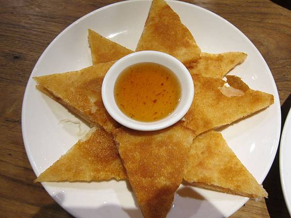 高雄苓雅區=<食>新泰城成功店~去不了泰國就吃泰國料理吧=-新泰城 高雄苓雅區=<食>新泰城成功店~去不了泰國就吃泰國料理吧=-新泰城