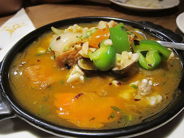 高雄苓雅區=<食>新泰城成功店~去不了泰國就吃泰國料理吧=-新泰城 高雄苓雅區=<食>新泰城成功店~去不了泰國就吃泰國料理吧=-新泰城