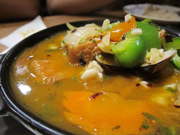 高雄苓雅區=<食>新泰城成功店~去不了泰國就吃泰國料理吧=-新泰城 高雄苓雅區=<食>新泰城成功店~去不了泰國就吃泰國料理吧=-新泰城