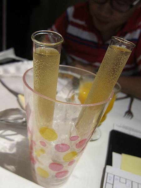 高雄前鎮區=<食>西堤牛排~我的生日餐=-西堤 高雄前鎮區=<食>西堤牛排~我的生日餐=-西堤