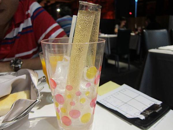 高雄前鎮區=<食>西堤牛排~我的生日餐=-西堤 高雄前鎮區=<食>西堤牛排~我的生日餐=-西堤