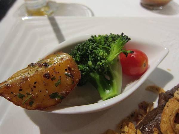 高雄前鎮區=<食>西堤牛排~我的生日餐=-西堤 高雄前鎮區=<食>西堤牛排~我的生日餐=-西堤