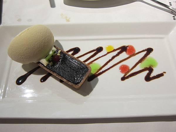 高雄前鎮區=<食>西堤牛排~我的生日餐=-西堤 高雄前鎮區=<食>西堤牛排~我的生日餐=-西堤