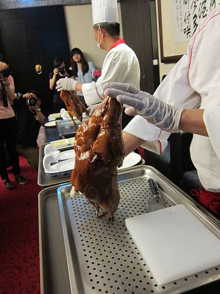 高雄鼓山區=<食>便宜坊烤鴨餐廳~傳承百年的北京好滋味=-便宜坊烤鴨餐廳 高雄鼓山區=<食>便宜坊烤鴨餐廳~傳承百年的北京好滋味=-便宜坊烤鴨餐廳