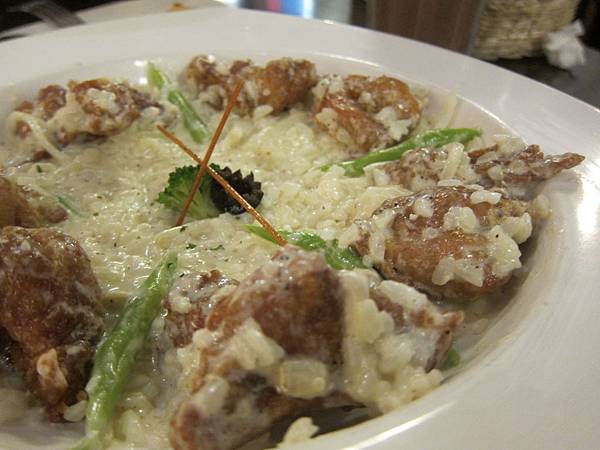 高雄左營區=<食>布雷克義麵坊~脆皮雞丁推推=-布雷克義麵坊 高雄左營區=<食>布雷克義麵坊~脆皮雞丁推推=-布雷克義麵坊