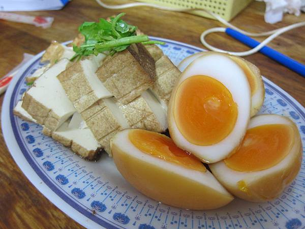 桃園大溪區=<食>達摩麵店 ~ 黃金蛋、油豆腐都讓我想要膜拜一下老闆啊= 桃園大溪區=<食>達摩麵店 ~ 黃金蛋、油豆腐都讓我想要膜拜一下老闆啊=