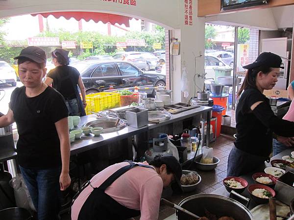 南投埔里鎮=<食>李仔哥爌肉飯~覺得香菇肉羹+排骨飯比較優= 南投埔里鎮=<食>李仔哥爌肉飯~覺得香菇肉羹+排骨飯比較優=