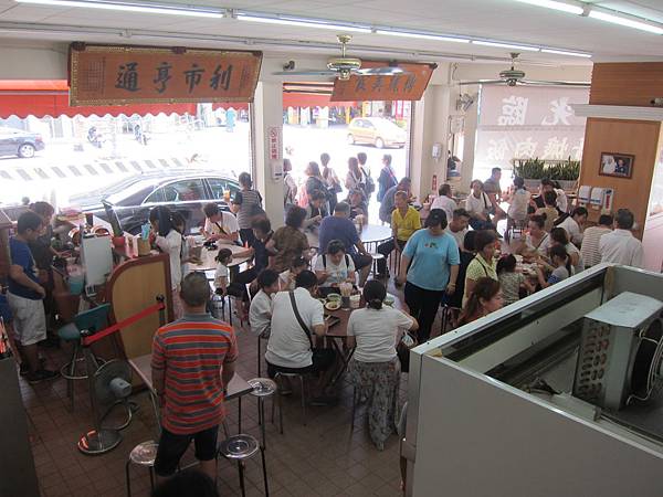 南投埔里鎮=<食>李仔哥爌肉飯~覺得香菇肉羹+排骨飯比較優= 南投埔里鎮=<食>李仔哥爌肉飯~覺得香菇肉羹+排骨飯比較優=