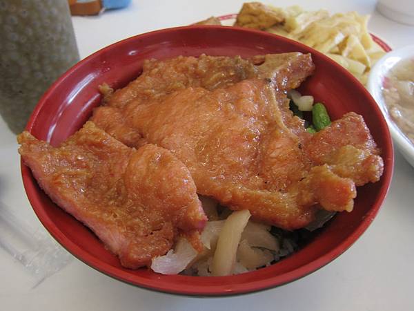 南投埔里鎮=<食>李仔哥爌肉飯~覺得香菇肉羹+排骨飯比較優= 南投埔里鎮=<食>李仔哥爌肉飯~覺得香菇肉羹+排骨飯比較優=