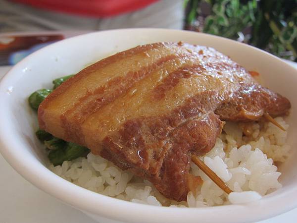 南投埔里鎮=<食>李仔哥爌肉飯~覺得香菇肉羹+排骨飯比較優= 南投埔里鎮=<食>李仔哥爌肉飯~覺得香菇肉羹+排骨飯比較優=