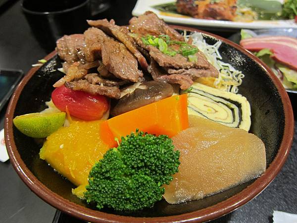 高雄苓雅區=<食>八坂丼屋~大遠百美食街的完美新選擇=-八坂丼屋 高雄苓雅區=<食>八坂丼屋~大遠百美食街的完美新選擇=-八坂丼屋