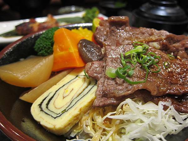 高雄苓雅區=<食>八坂丼屋~大遠百美食街的完美新選擇=-八坂丼屋 高雄苓雅區=<食>八坂丼屋~大遠百美食街的完美新選擇=-八坂丼屋