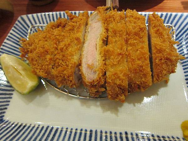 高雄前鎮區=<食>銀座杏子日式豬排~中南部唯一一家就在夢時代~dream mall love u=-銀座杏子 高雄前鎮區=<食>銀座杏子日式豬排~中南部唯一一家就在夢時代~dream mall love u=-銀座杏子