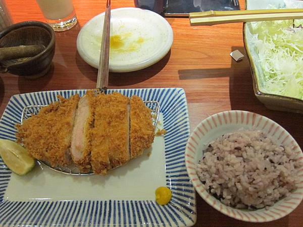 高雄前鎮區=<食>銀座杏子日式豬排~中南部唯一一家就在夢時代~dream mall love u=-銀座杏子 高雄前鎮區=<食>銀座杏子日式豬排~中南部唯一一家就在夢時代~dream mall love u=-銀座杏子