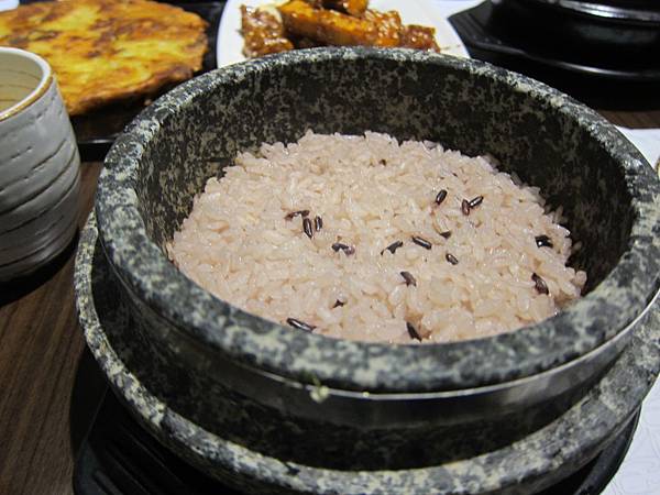 高雄前鎮區=<食>玉豆腐韓國豆腐煲專門店~一種臥虎藏龍在家樂福的概念=-玉豆腐 高雄前鎮區=<食>玉豆腐韓國豆腐煲專門店~一種臥虎藏龍在家樂福的概念=-玉豆腐