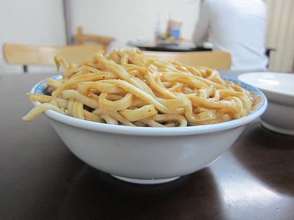 嘉義市=<食>老張麵店~一種吃飽喝足順便請老闆打包帶走的誇張大碗麵= 嘉義市=<食>老張麵店~一種吃飽喝足順便請老闆打包帶走的誇張大碗麵=