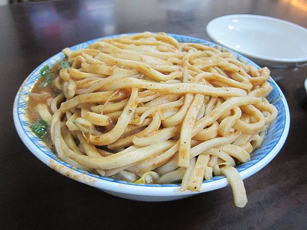 嘉義市=<食>老張麵店~一種吃飽喝足順便請老闆打包帶走的誇張大碗麵= 嘉義市=<食>老張麵店~一種吃飽喝足順便請老闆打包帶走的誇張大碗麵=