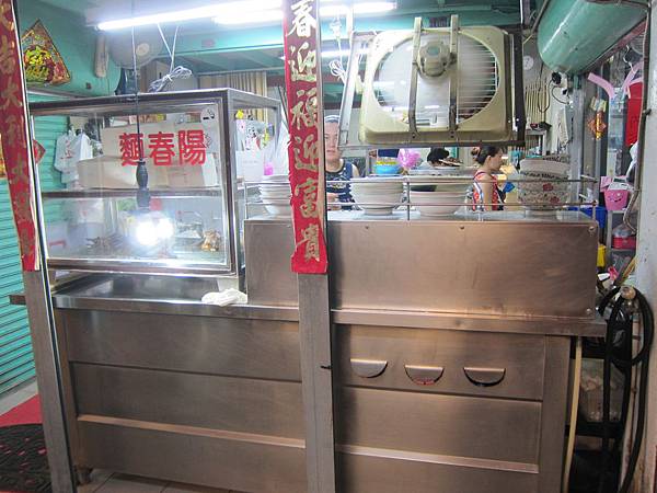 嘉義市=<食>老張麵店~一種吃飽喝足順便請老闆打包帶走的誇張大碗麵= 嘉義市=<食>老張麵店~一種吃飽喝足順便請老闆打包帶走的誇張大碗麵=