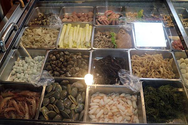 高雄苓雅區=<食>七美望安海產店~沒有去到海邊,坐在海邊路吃海產也是很有感覺的= 高雄苓雅區=<食>七美望安海產店~沒有去到海邊,坐在海邊路吃海產也是很有感覺的=