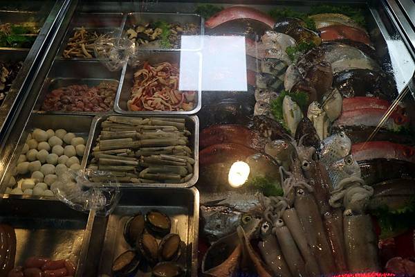 高雄苓雅區=<食>七美望安海產店~沒有去到海邊,坐在海邊路吃海產也是很有感覺的= 高雄苓雅區=<食>七美望安海產店~沒有去到海邊,坐在海邊路吃海產也是很有感覺的=