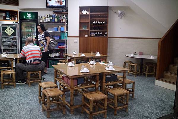 高雄苓雅區=<食>七美望安海產店~沒有去到海邊,坐在海邊路吃海產也是很有感覺的= 高雄苓雅區=<食>七美望安海產店~沒有去到海邊,坐在海邊路吃海產也是很有感覺的=