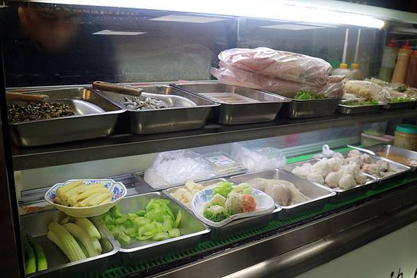 高雄苓雅區=<食>七美望安海產店~沒有去到海邊,坐在海邊路吃海產也是很有感覺的= 高雄苓雅區=<食>七美望安海產店~沒有去到海邊,坐在海邊路吃海產也是很有感覺的=