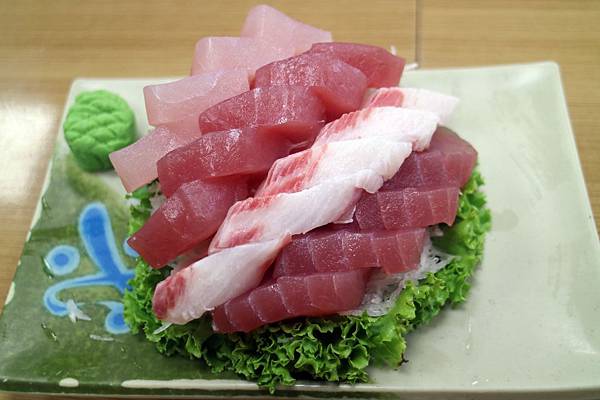 高雄苓雅區=<食>七美望安海產店~沒有去到海邊,坐在海邊路吃海產也是很有感覺的= 高雄苓雅區=<食>七美望安海產店~沒有去到海邊,坐在海邊路吃海產也是很有感覺的=