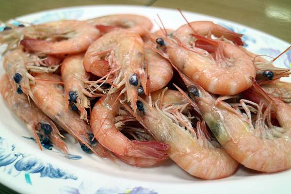 高雄苓雅區=<食>七美望安海產店~沒有去到海邊,坐在海邊路吃海產也是很有感覺的= 高雄苓雅區=<食>七美望安海產店~沒有去到海邊,坐在海邊路吃海產也是很有感覺的=