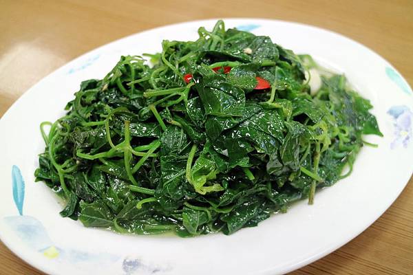 高雄苓雅區=<食>七美望安海產店~沒有去到海邊,坐在海邊路吃海產也是很有感覺的= 高雄苓雅區=<食>七美望安海產店~沒有去到海邊,坐在海邊路吃海產也是很有感覺的=