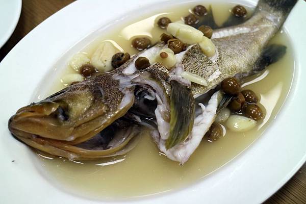 高雄苓雅區=<食>七美望安海產店~沒有去到海邊,坐在海邊路吃海產也是很有感覺的= 高雄苓雅區=<食>七美望安海產店~沒有去到海邊,坐在海邊路吃海產也是很有感覺的=