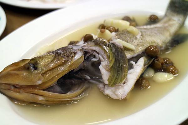 高雄苓雅區=<食>七美望安海產店~沒有去到海邊,坐在海邊路吃海產也是很有感覺的= 高雄苓雅區=<食>七美望安海產店~沒有去到海邊,坐在海邊路吃海產也是很有感覺的=