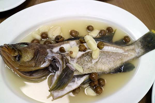 高雄苓雅區=<食>七美望安海產店~沒有去到海邊,坐在海邊路吃海產也是很有感覺的= 高雄苓雅區=<食>七美望安海產店~沒有去到海邊,坐在海邊路吃海產也是很有感覺的=