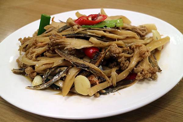 高雄苓雅區=<食>七美望安海產店~沒有去到海邊,坐在海邊路吃海產也是很有感覺的= 高雄苓雅區=<食>七美望安海產店~沒有去到海邊,坐在海邊路吃海產也是很有感覺的=