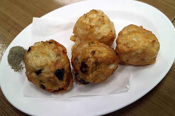 高雄苓雅區=<食>七美望安海產店~沒有去到海邊,坐在海邊路吃海產也是很有感覺的= 高雄苓雅區=<食>七美望安海產店~沒有去到海邊,坐在海邊路吃海產也是很有感覺的=