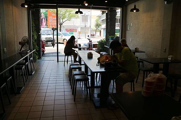 花蓮市=<食>滷大夫新城爌肉飯~蛋液+泡菜+滷汁=超級對味的啦= 花蓮市=<食>滷大夫新城爌肉飯~蛋液+泡菜+滷汁=超級對味的啦=