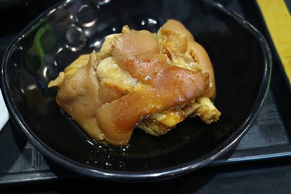 花蓮市=<食>滷大夫新城爌肉飯~蛋液+泡菜+滷汁=超級對味的啦= 花蓮市=<食>滷大夫新城爌肉飯~蛋液+泡菜+滷汁=超級對味的啦=