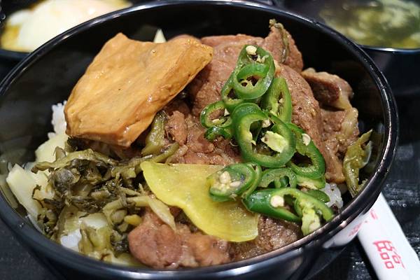 花蓮市=<食>滷大夫新城爌肉飯~蛋液+泡菜+滷汁=超級對味的啦= 花蓮市=<食>滷大夫新城爌肉飯~蛋液+泡菜+滷汁=超級對味的啦=